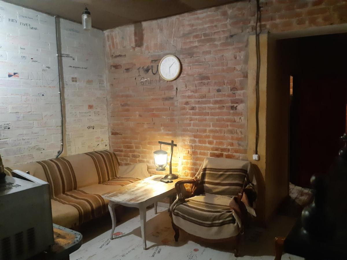 Hostel V Dnepropetrovske Grunge Extérieur photo